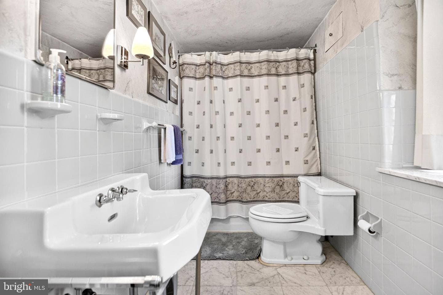 6693 Groveland Road photo 16