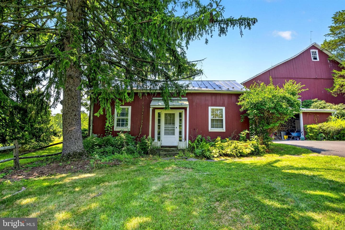 6693 Groveland Road photo 27
