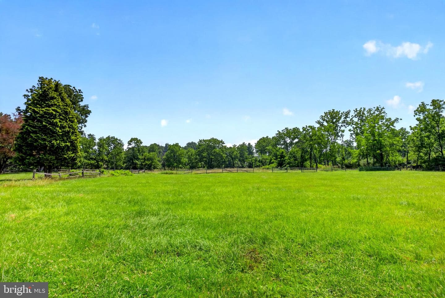 6693 Groveland Road photo 32