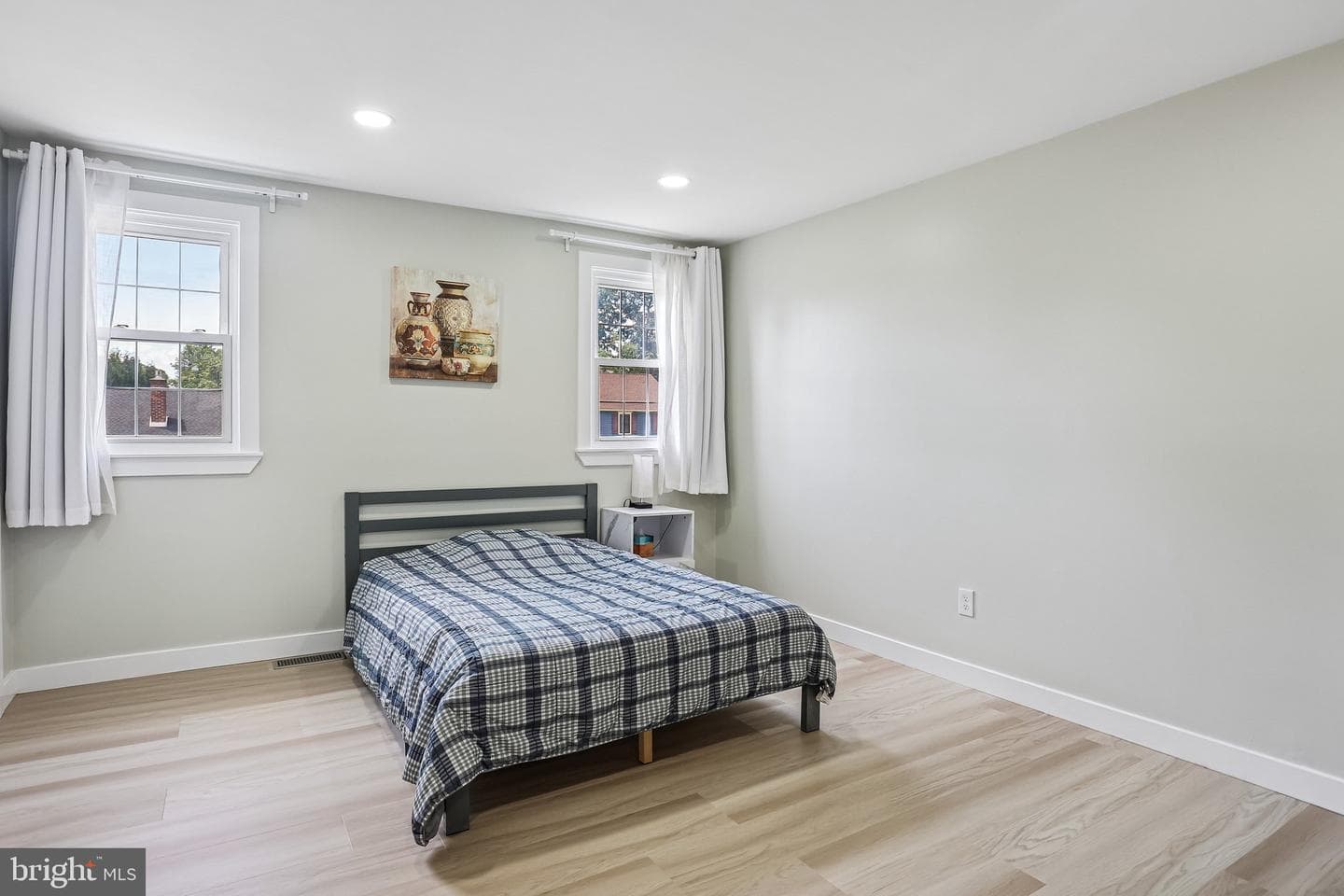 730 Fairbridge Drive photo 10