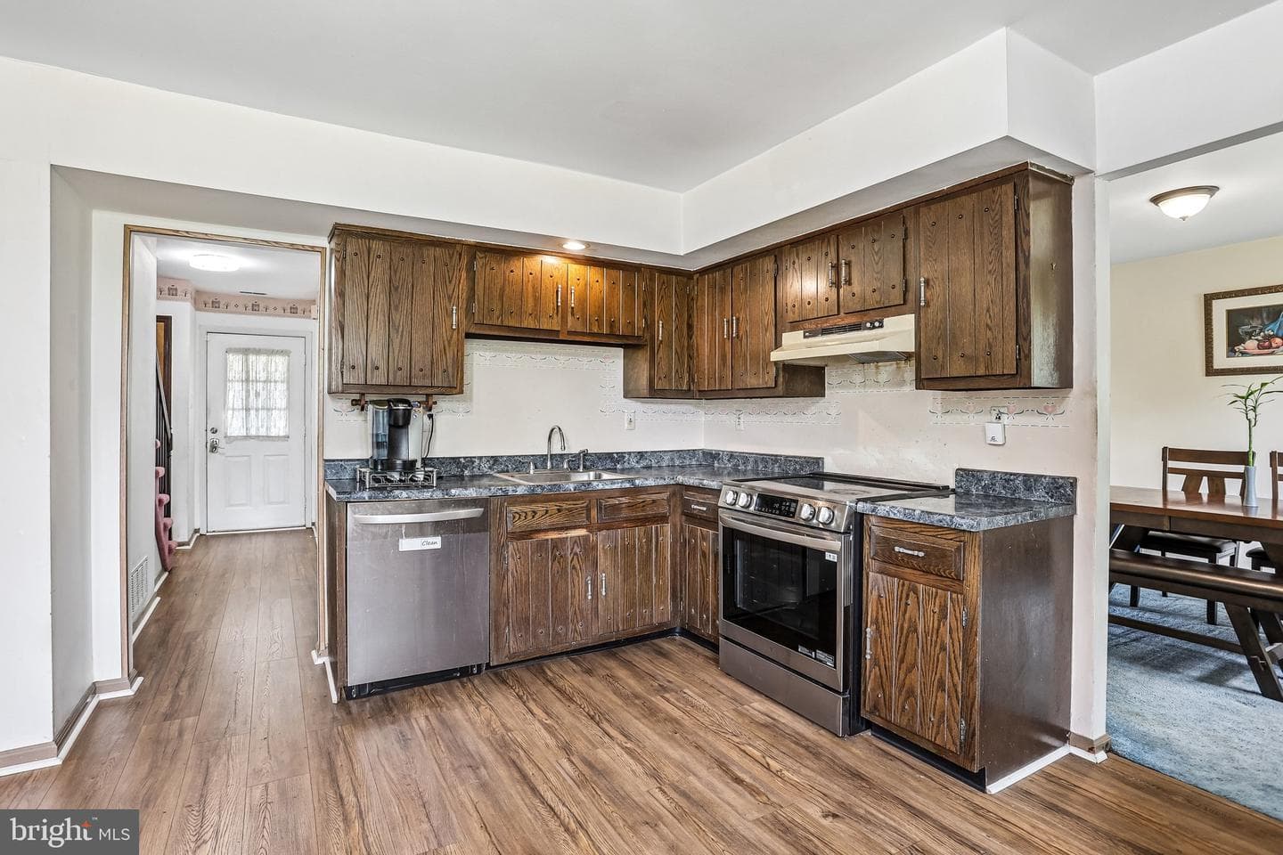 730 Fairbridge Drive photo 23