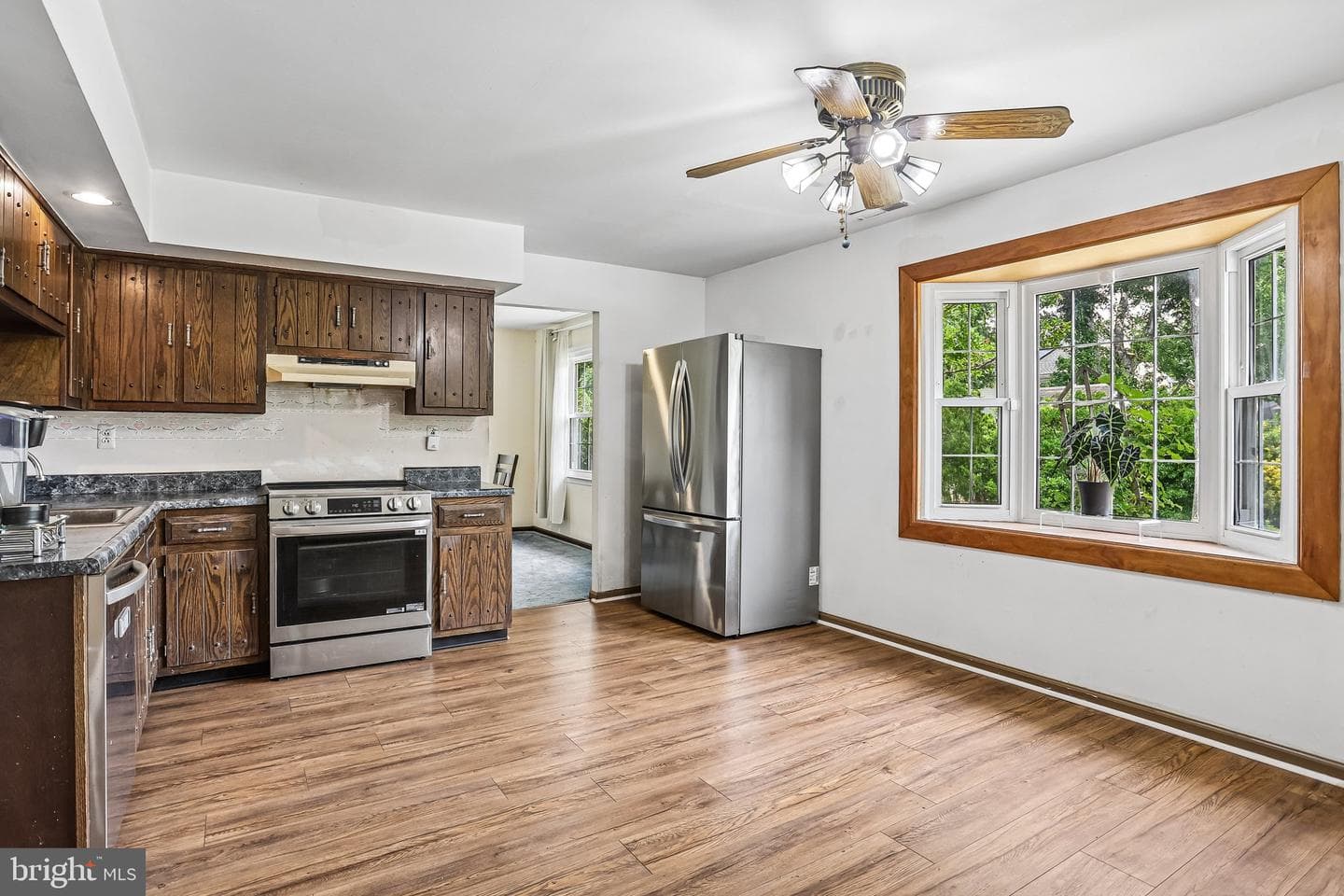 730 Fairbridge Drive photo 24