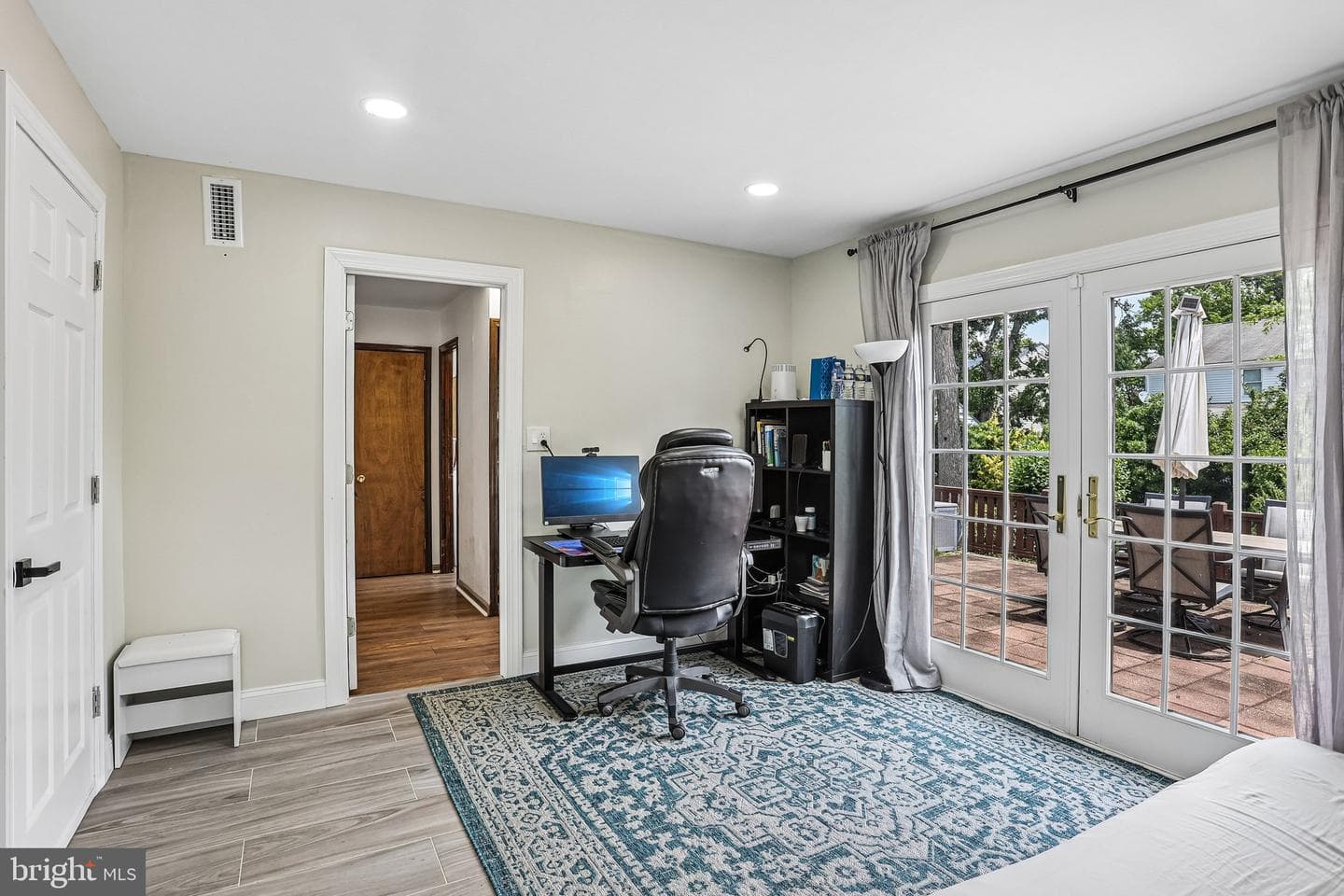 730 Fairbridge Drive photo 27