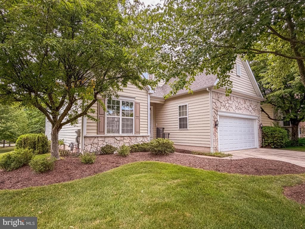 40 Betts Drive photo 3