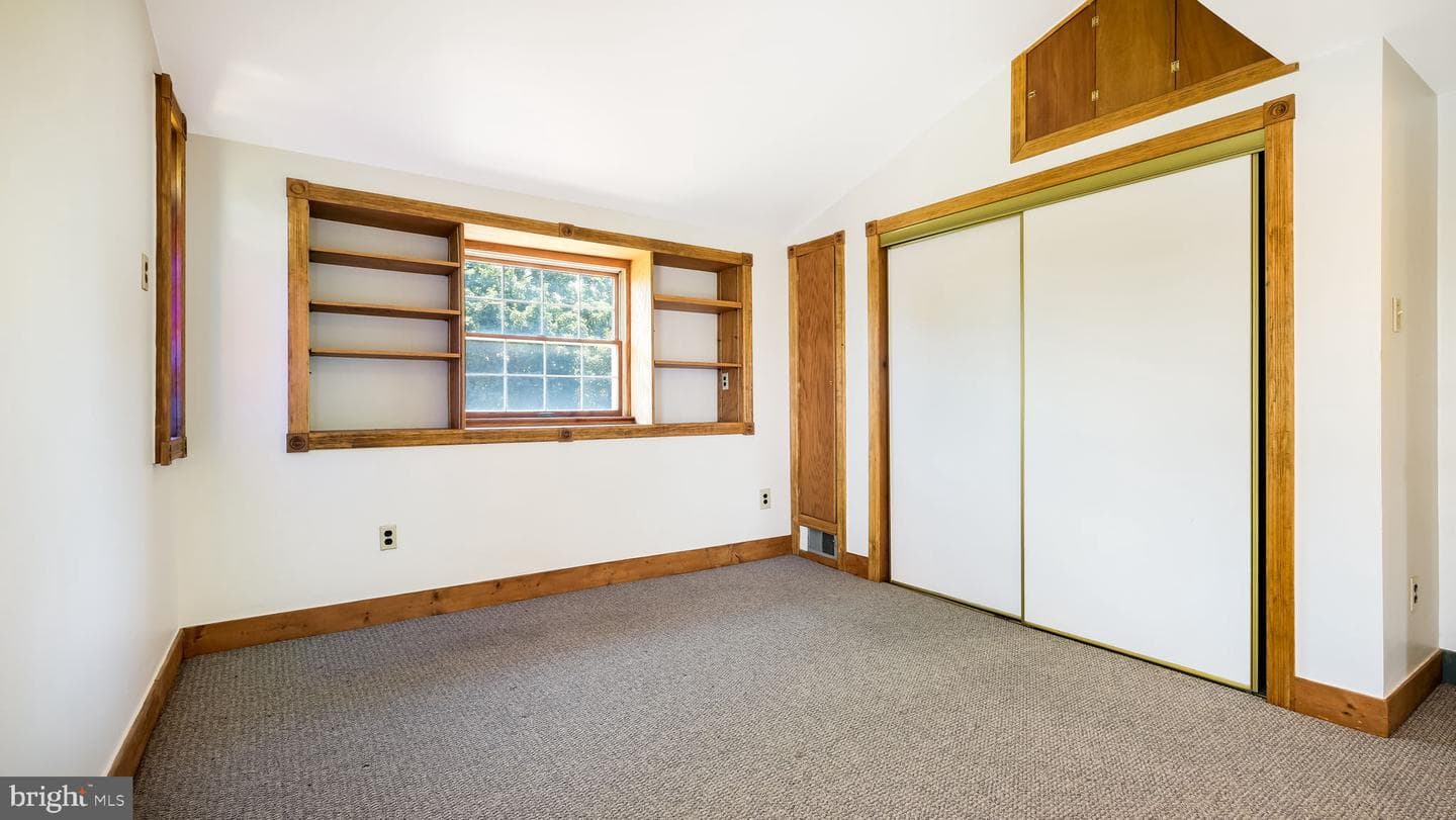 132 E Marshall Avenue photo 23