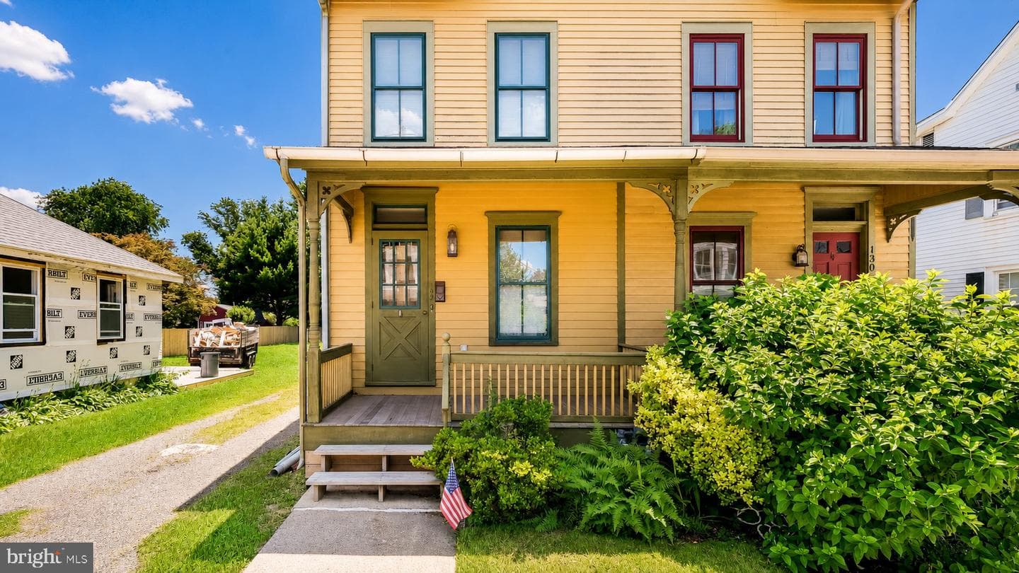 132 E Marshall Avenue photo 31