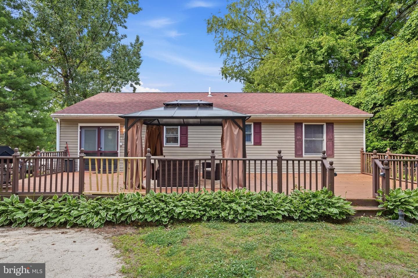 664 Walnut Avenue photo 3