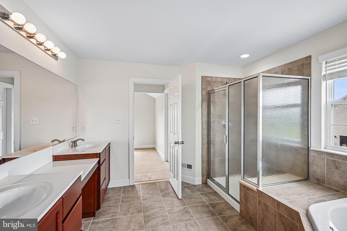 440 Elizabeth Way photo 29