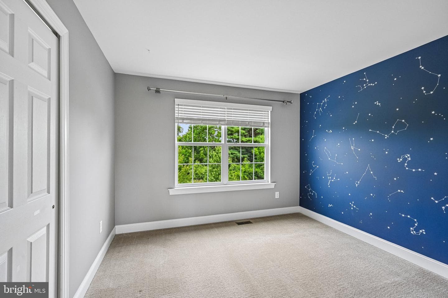 440 Elizabeth Way photo 33