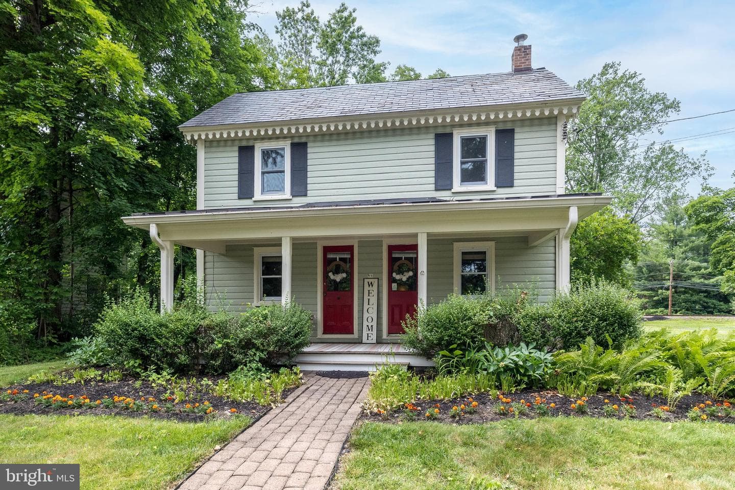 65 Mathews Avenue photo 3