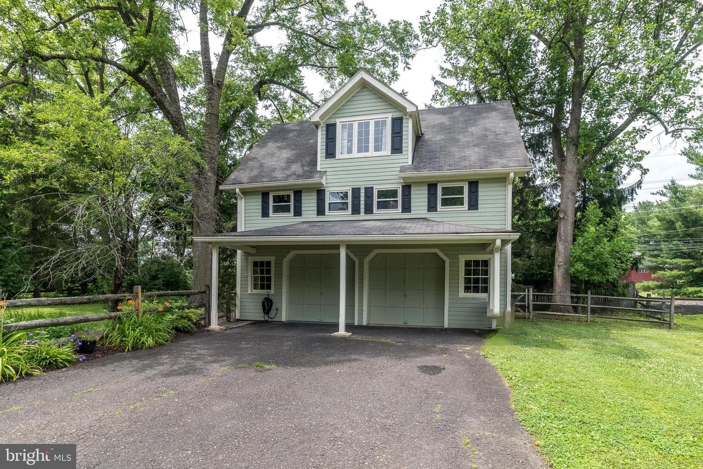 65 Mathews Avenue photo 5