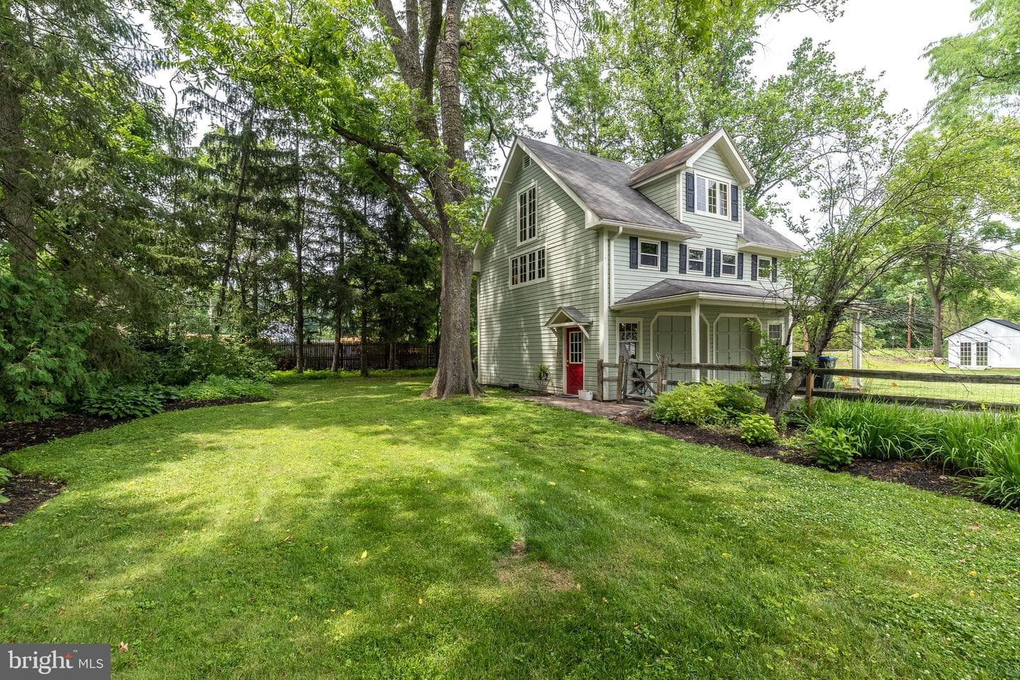 65 Mathews Avenue photo 78