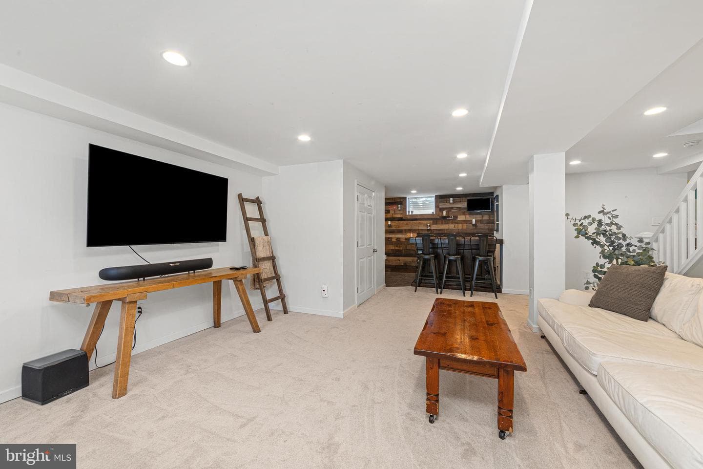 1074 N Easton Road photo 23