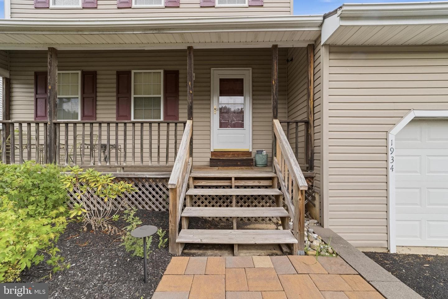 1934 Colonial Drive photo 3