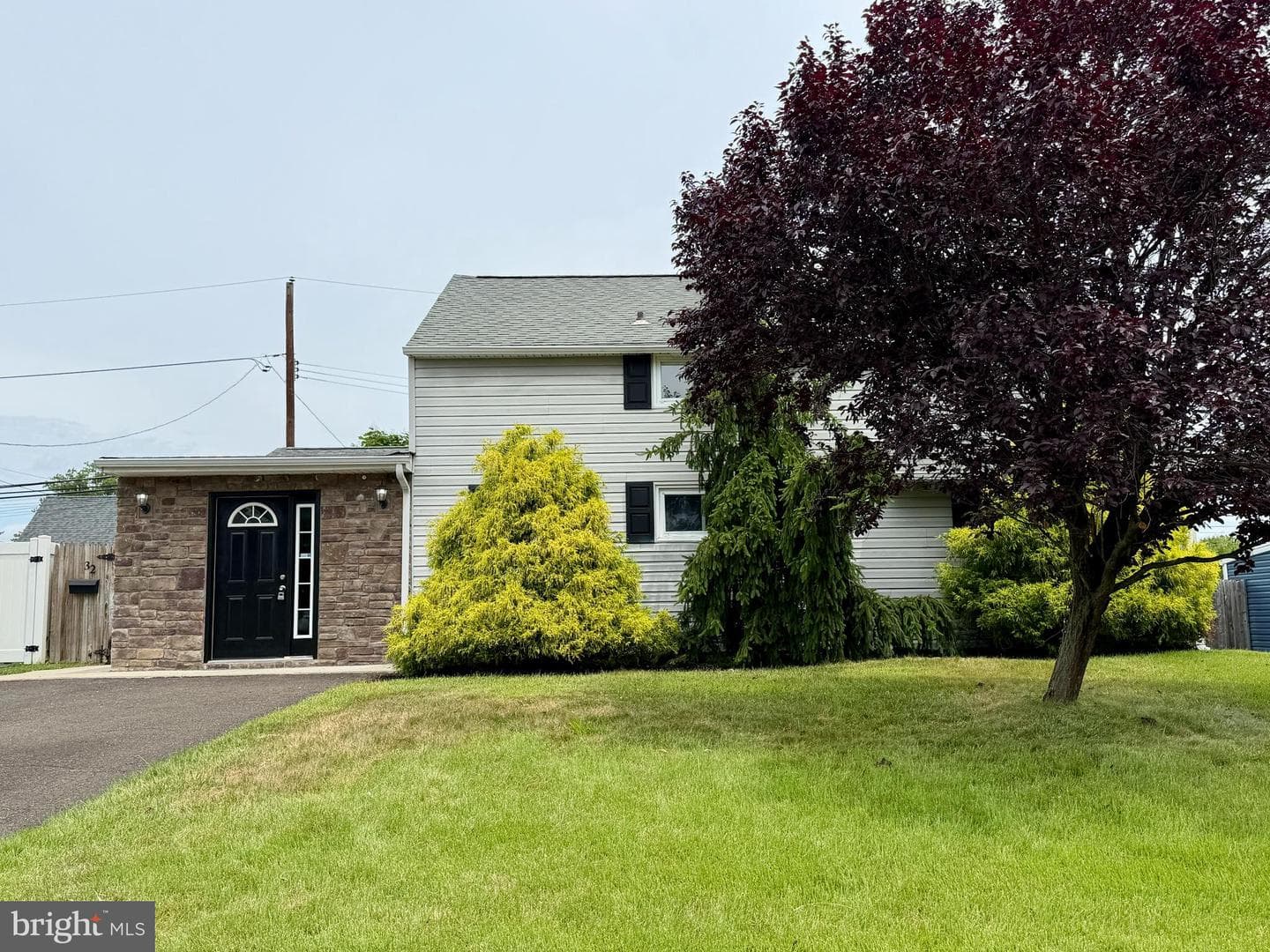 32 Great Oak Road, Levittown