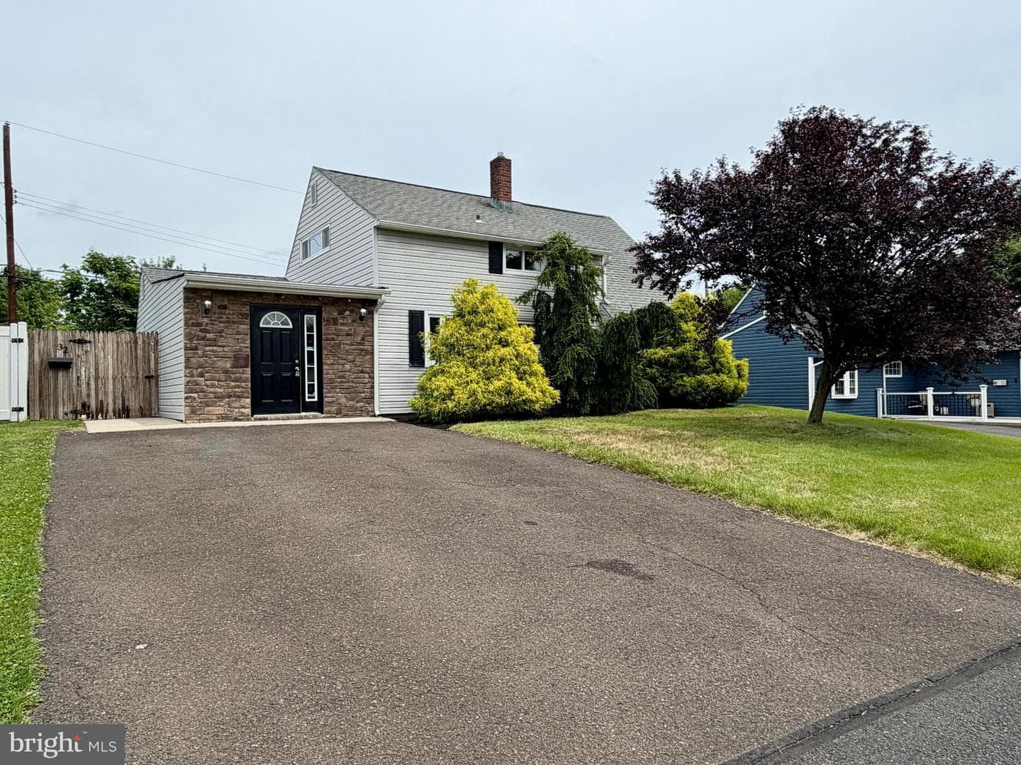 32 Great Oak Road, Levittown