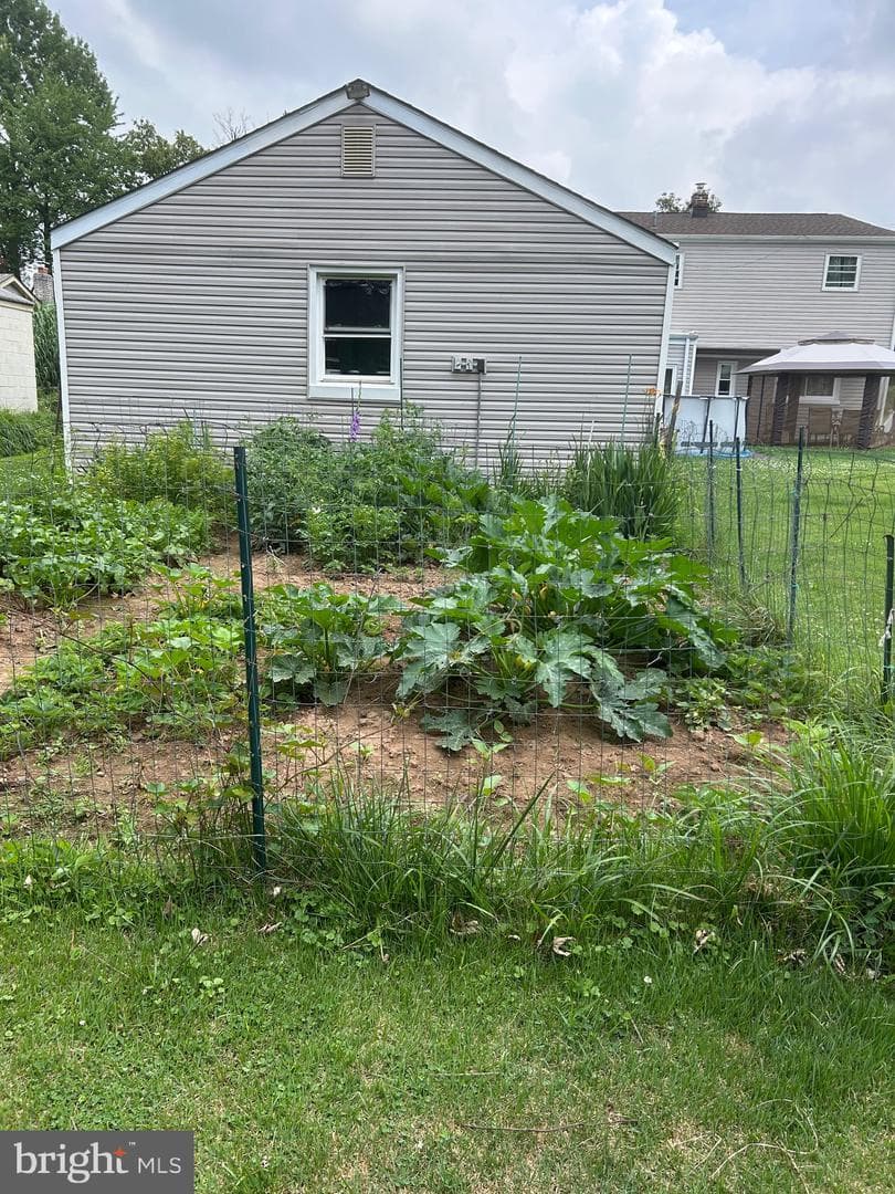 110 W Bristol Road photo 31