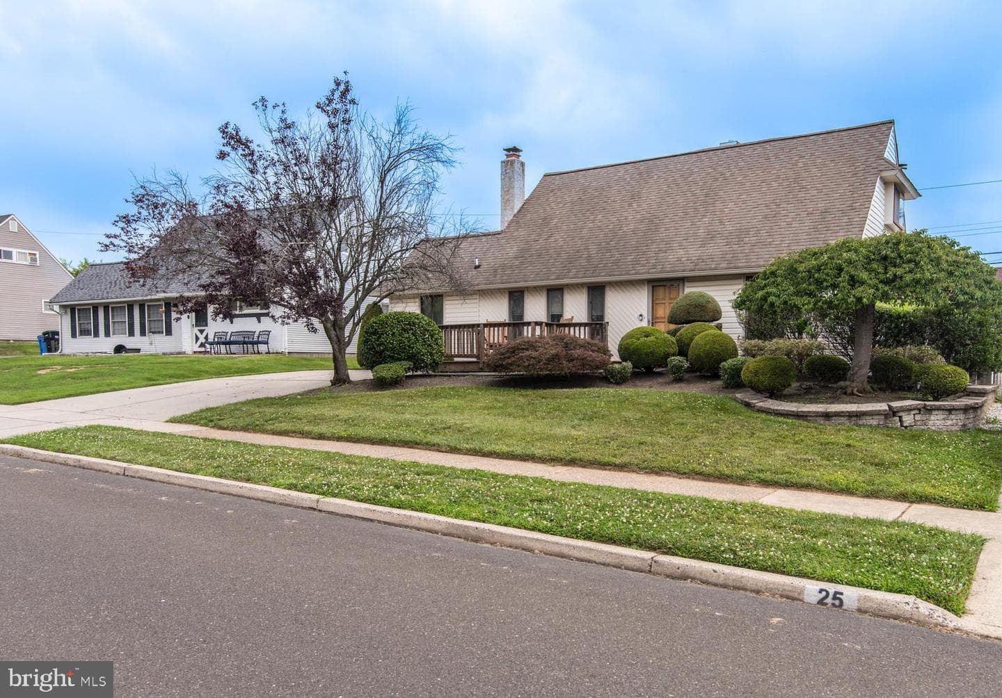 23 Begonia Ln, Levittown