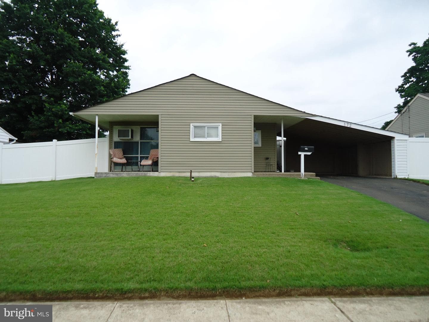 172 Crabtree Drive, Levittown
