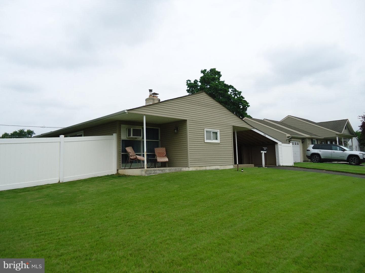 172 Crabtree Drive, Levittown