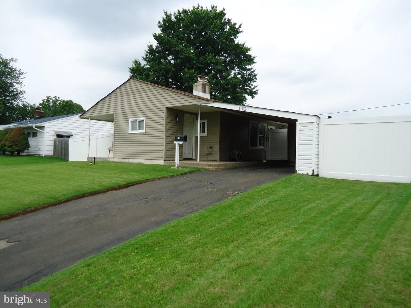 172 Crabtree Drive photo 3
