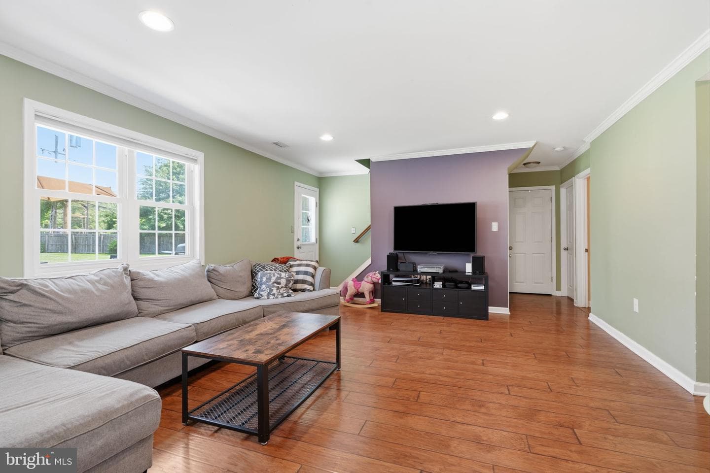 59 Iroquois Road, Levittown