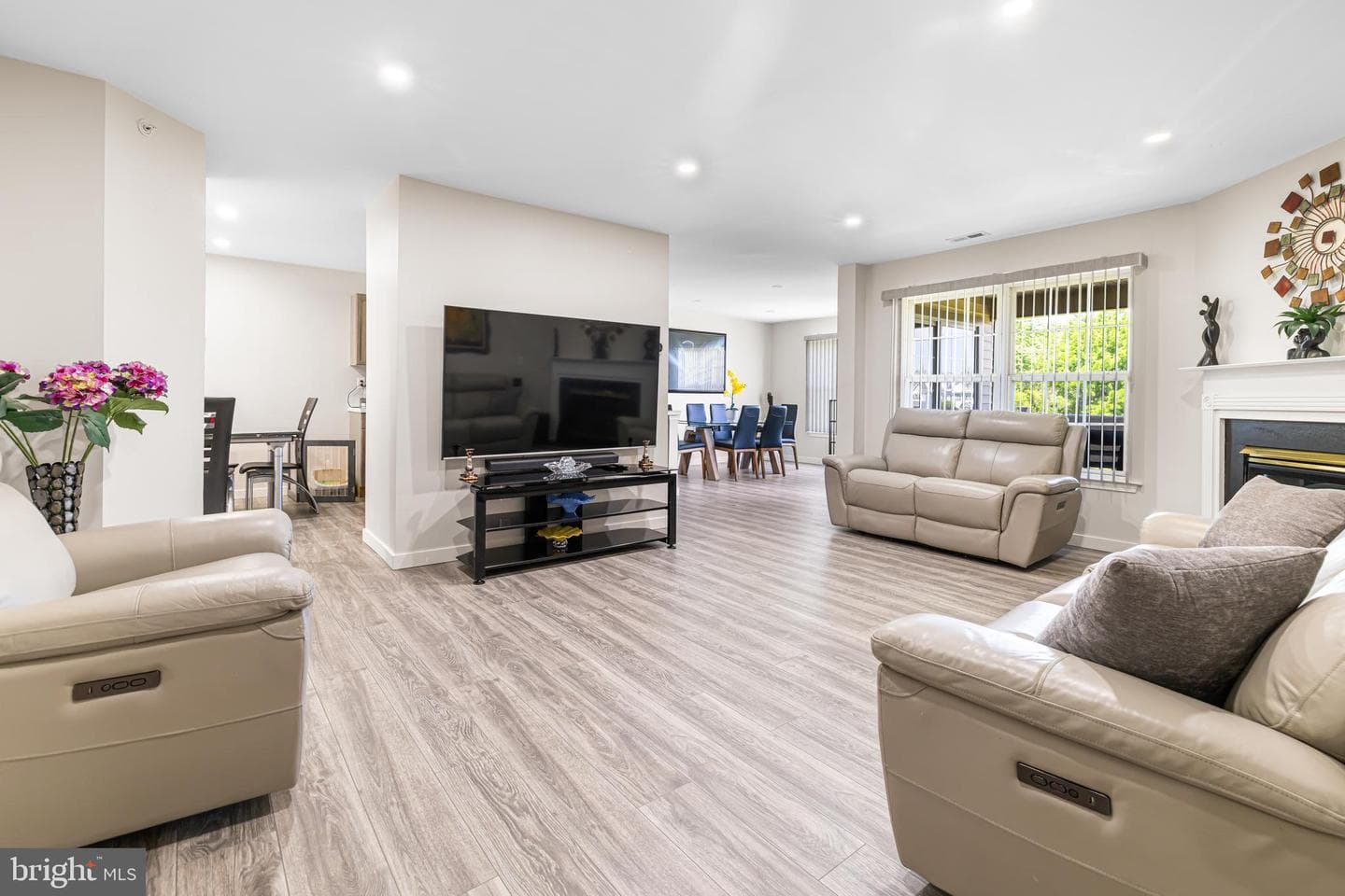 706 Julian Drive W #W, Warwick