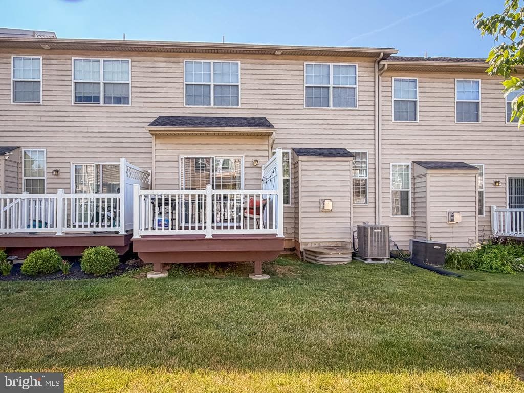 2410 Rosemont Terrace photo 3
