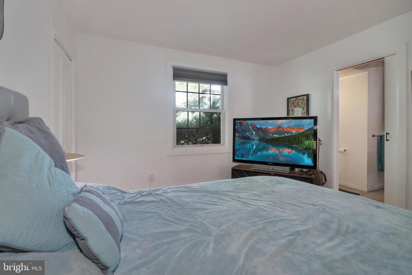 713 Ardsley Court photo 18