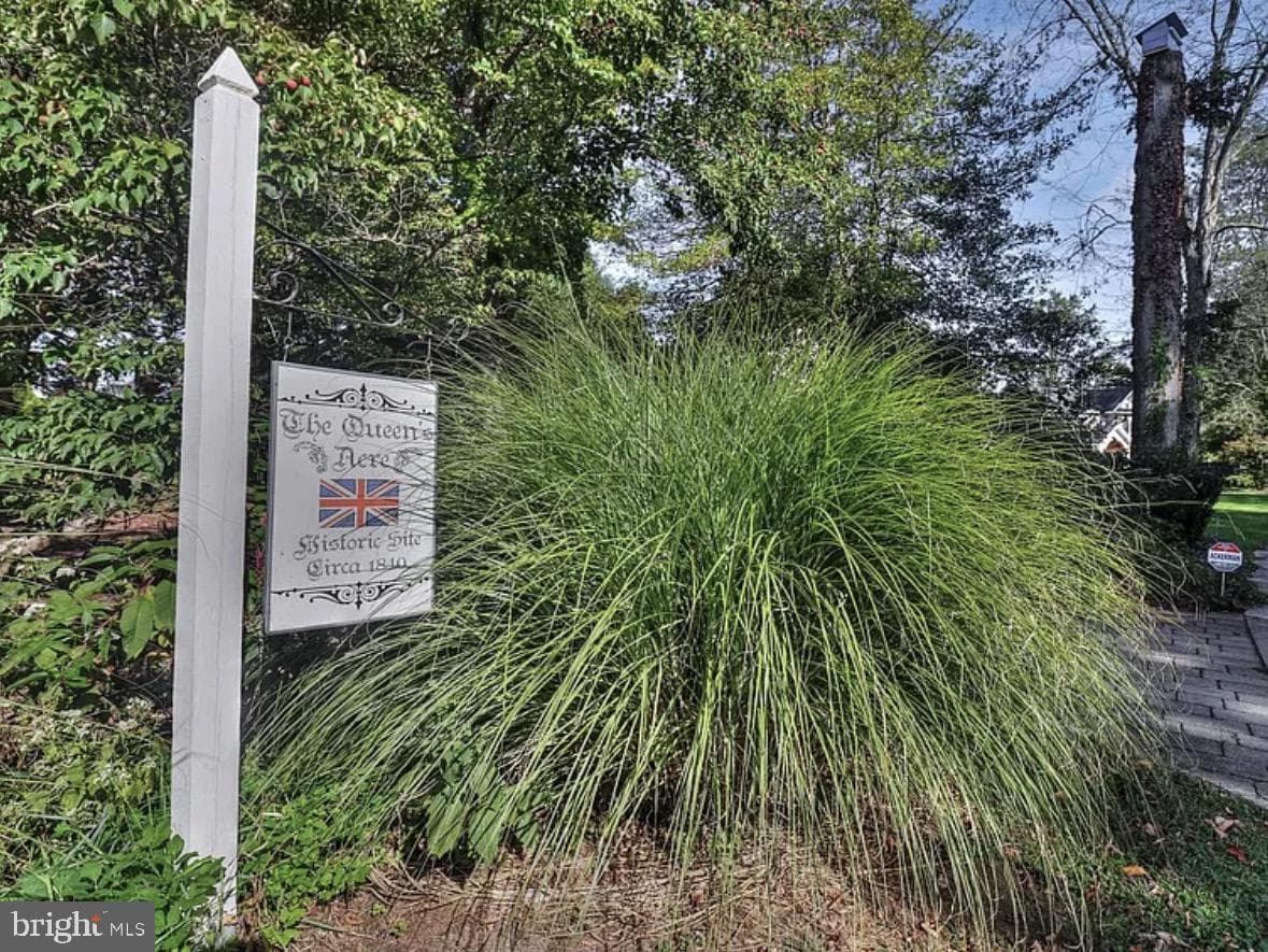 713 Ardsley Court photo 4