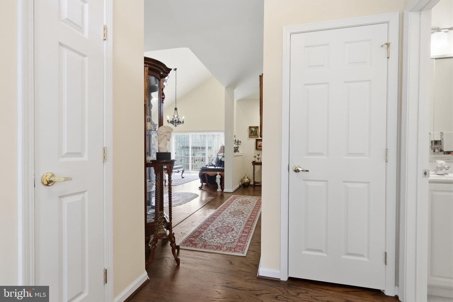 1203 Lyndhurst Court #82 photo 4