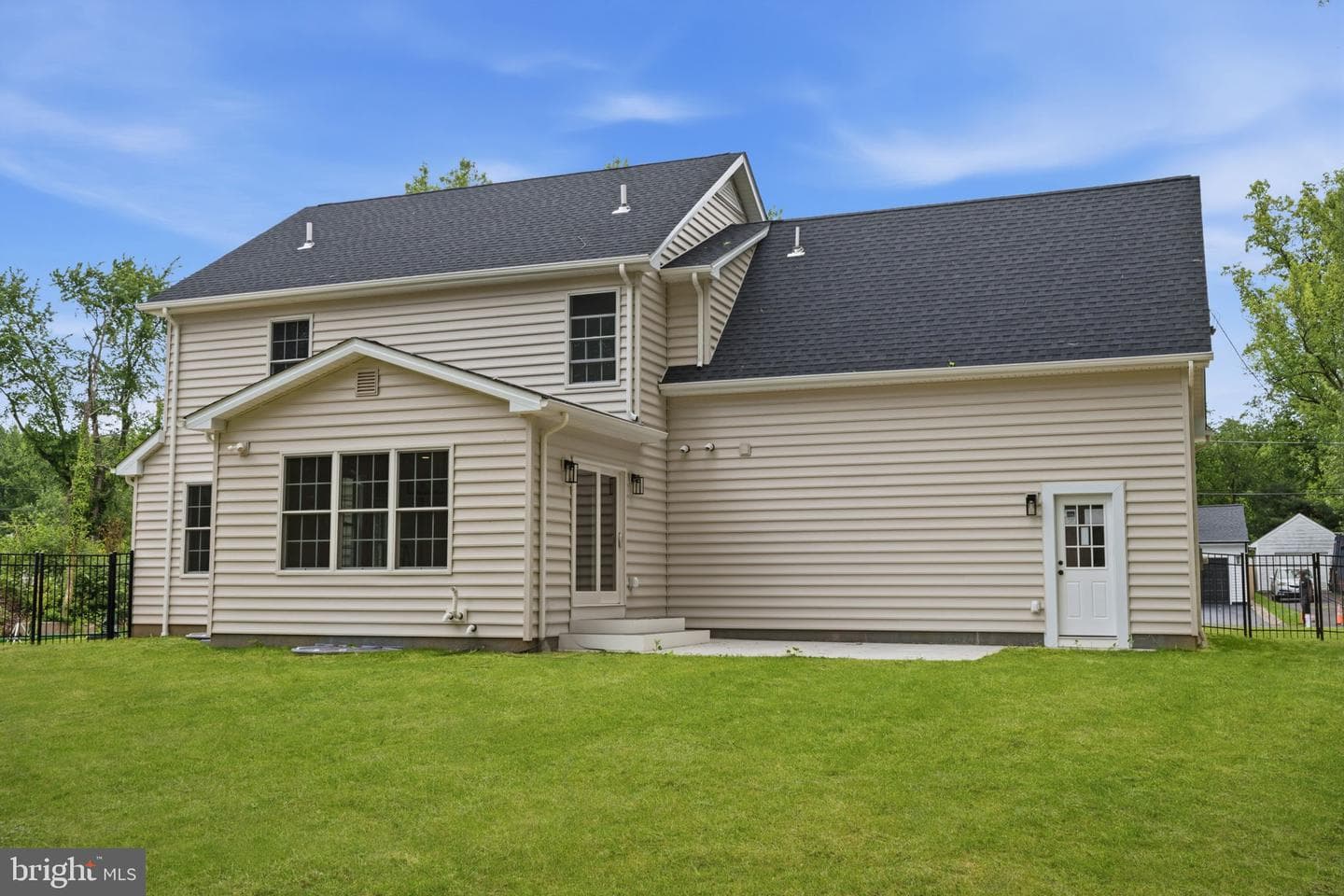 171 E Highland photo 41