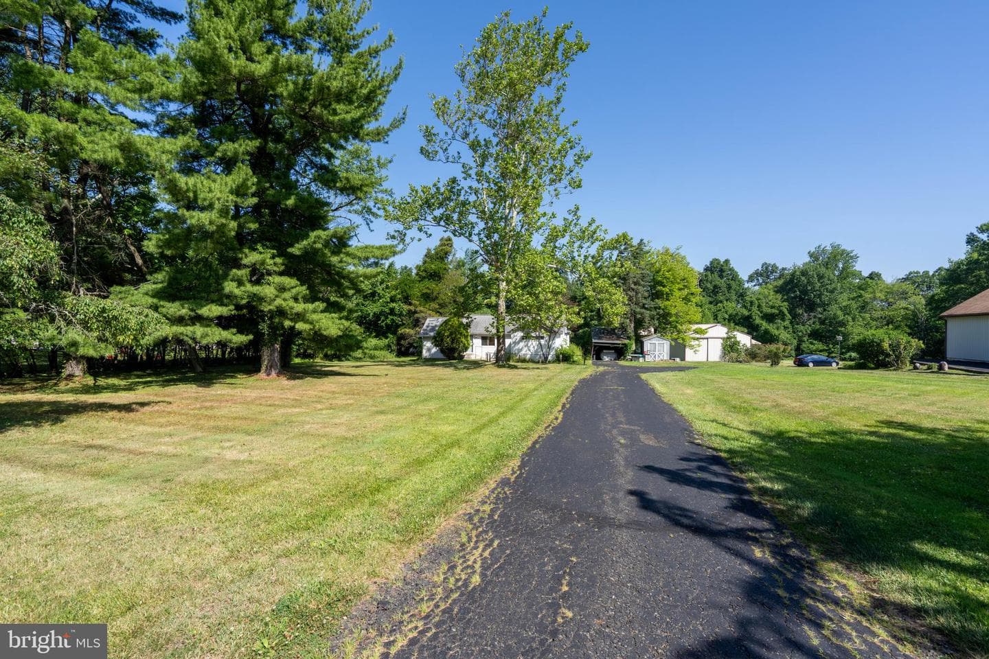 2561 Pickertown Rd photo 3