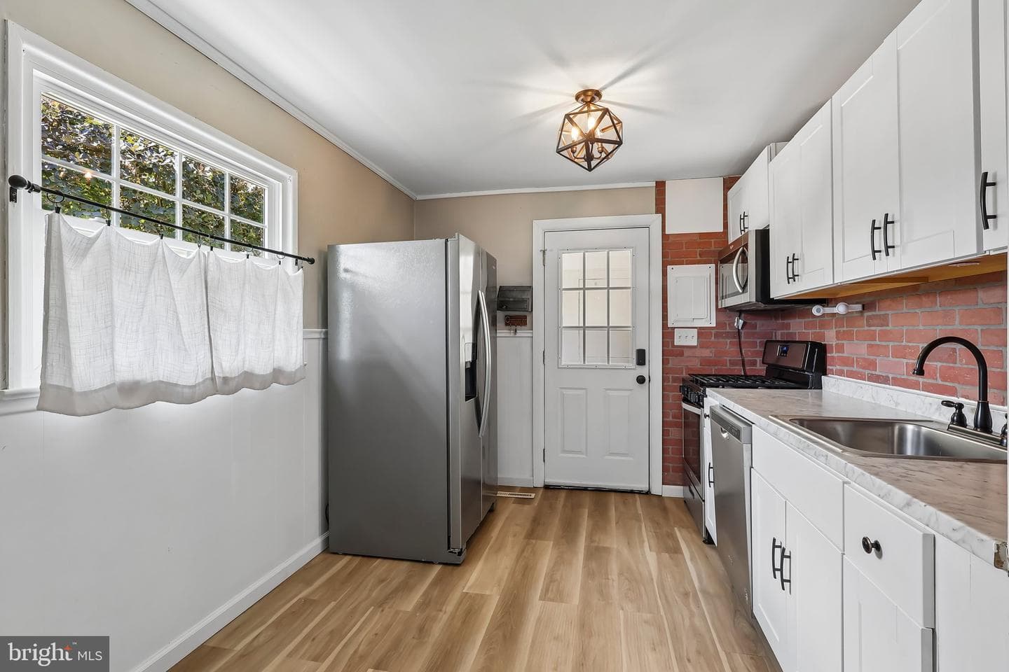 586 Doloro Drive photo 5