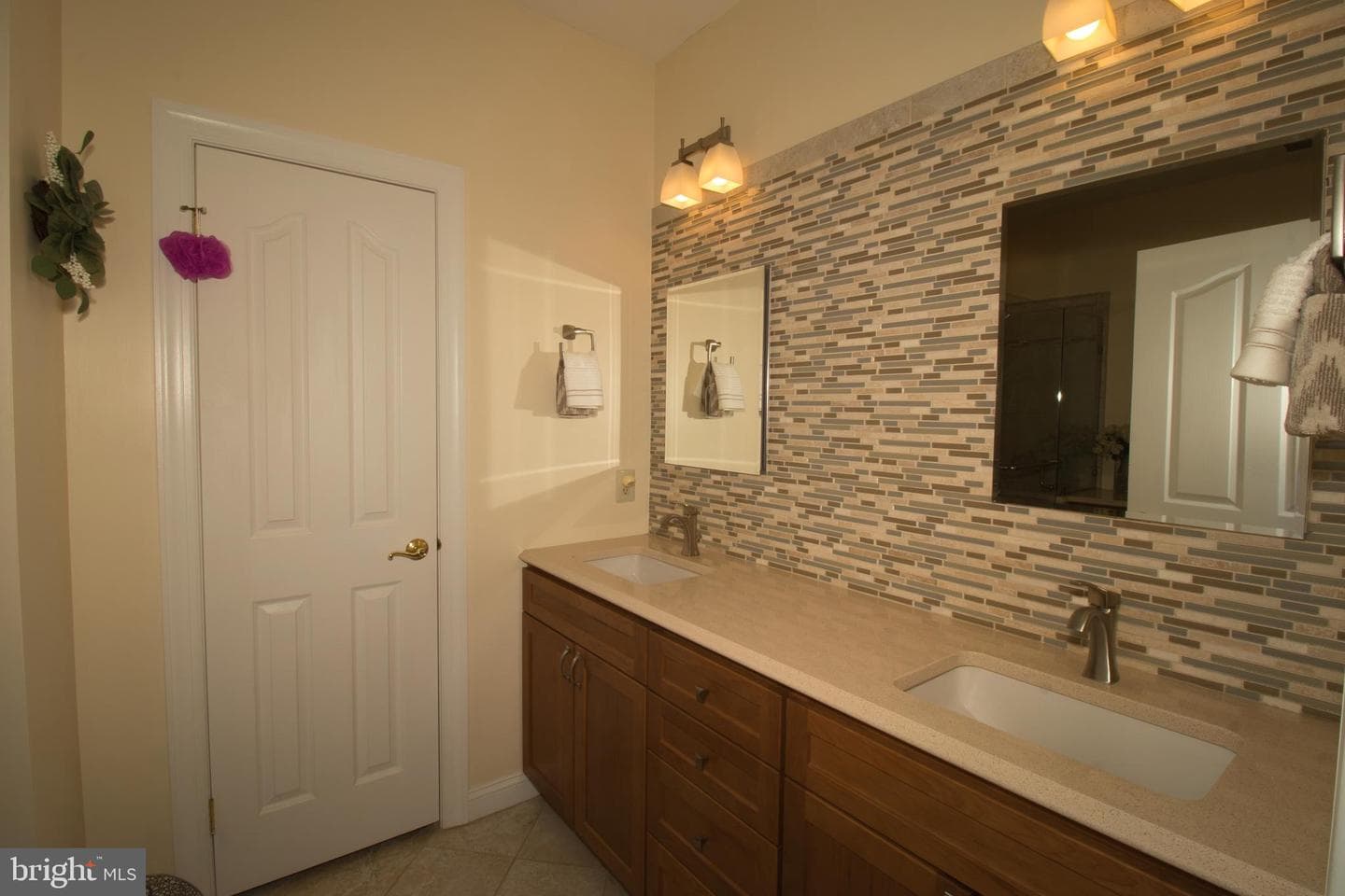 105 Devonshire Way photo 19