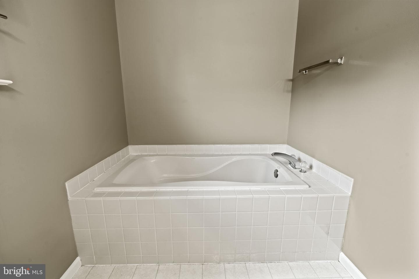 113 Greenfield Lane photo 29