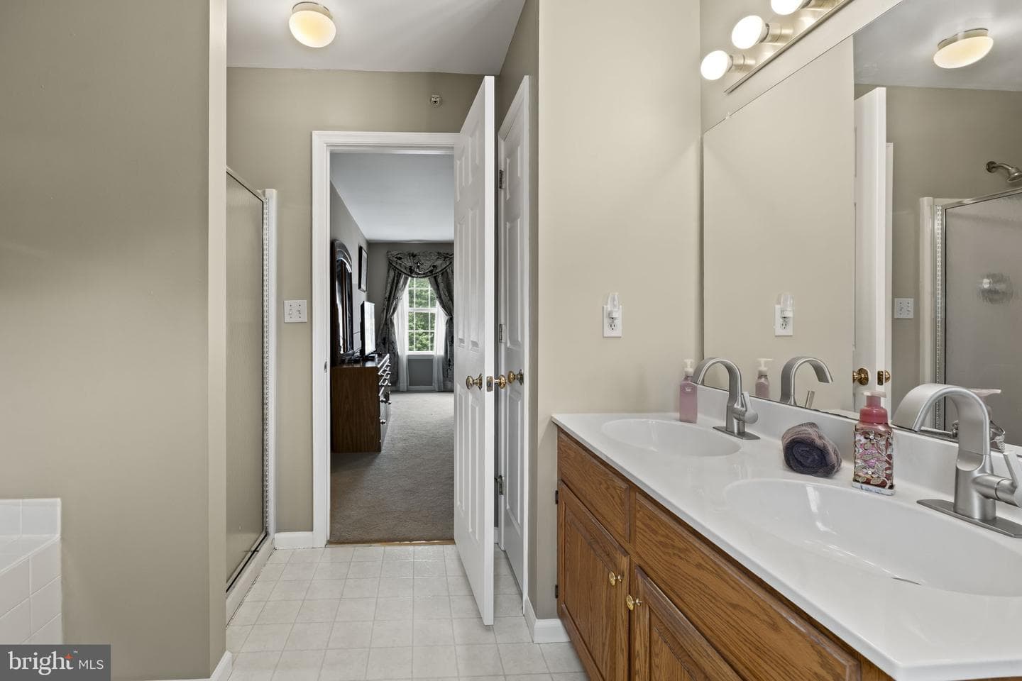 113 Greenfield Lane photo 30