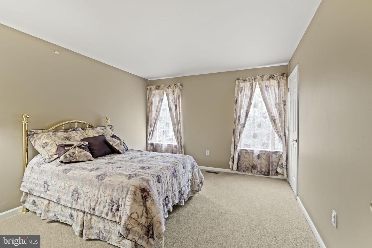 113 Greenfield Lane photo 31
