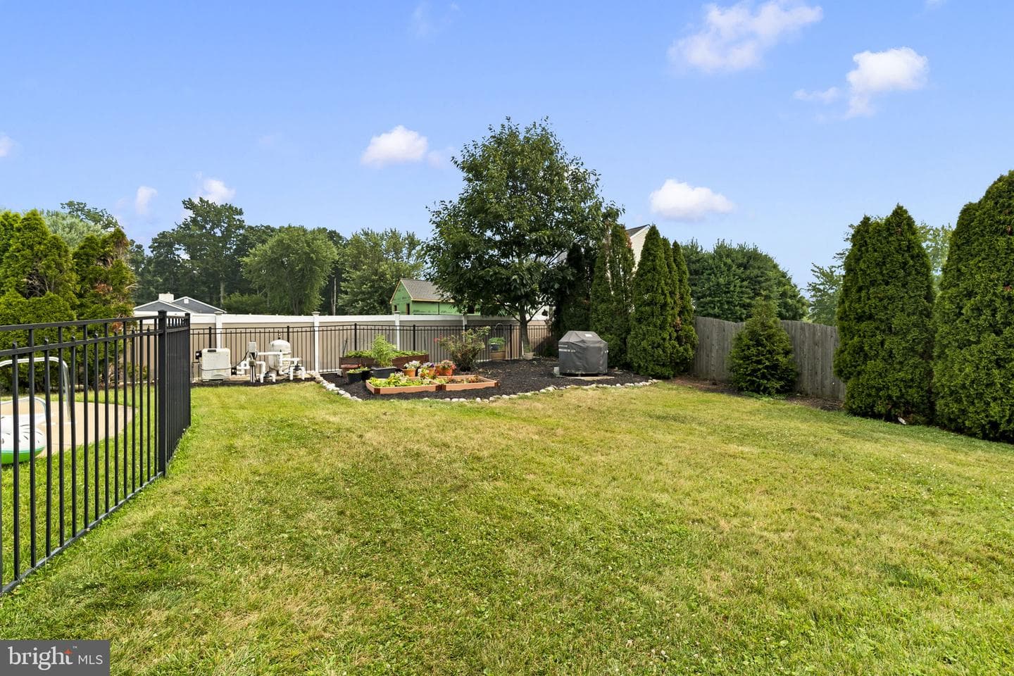 113 Greenfield Lane photo 45