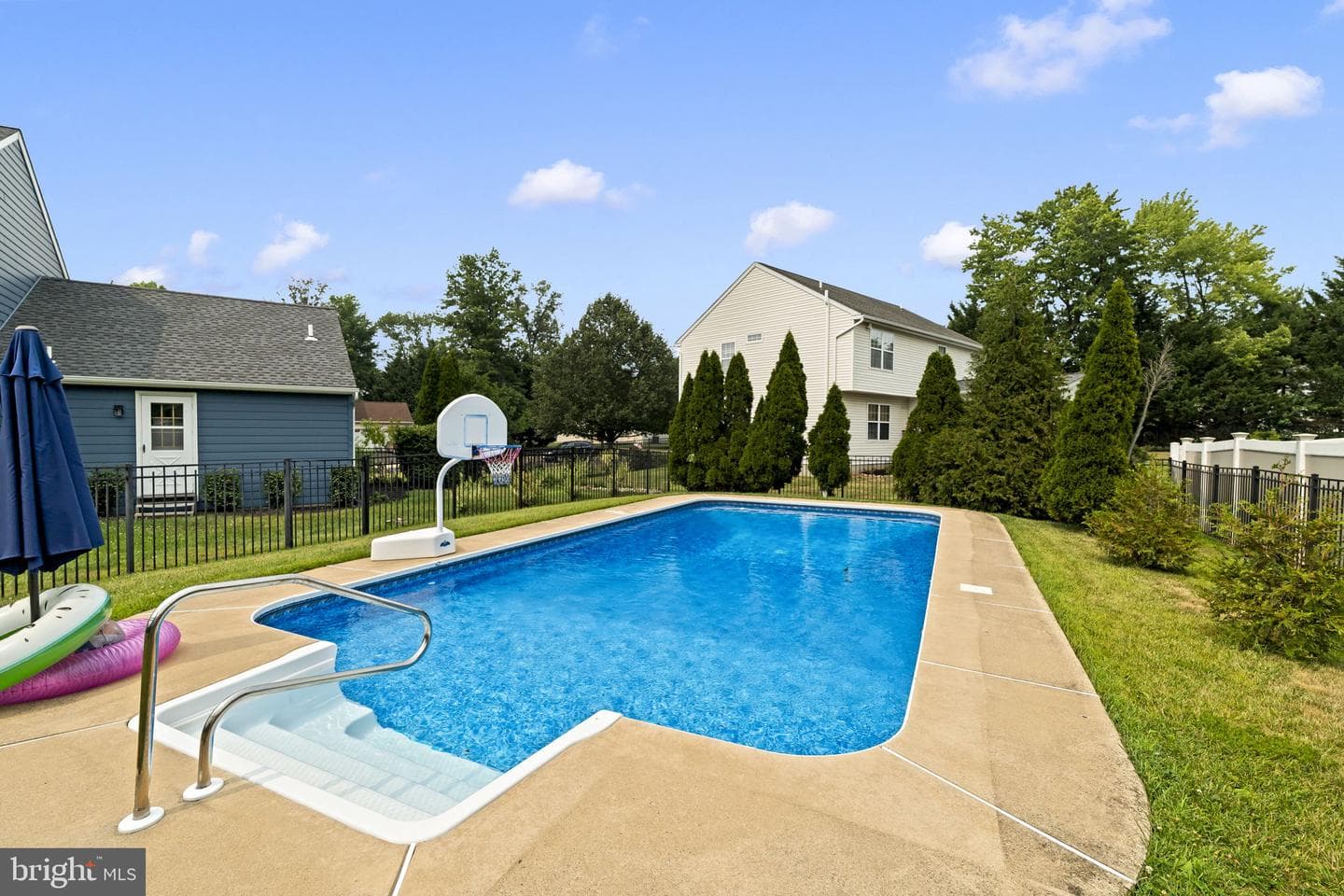 113 Greenfield Lane photo 46