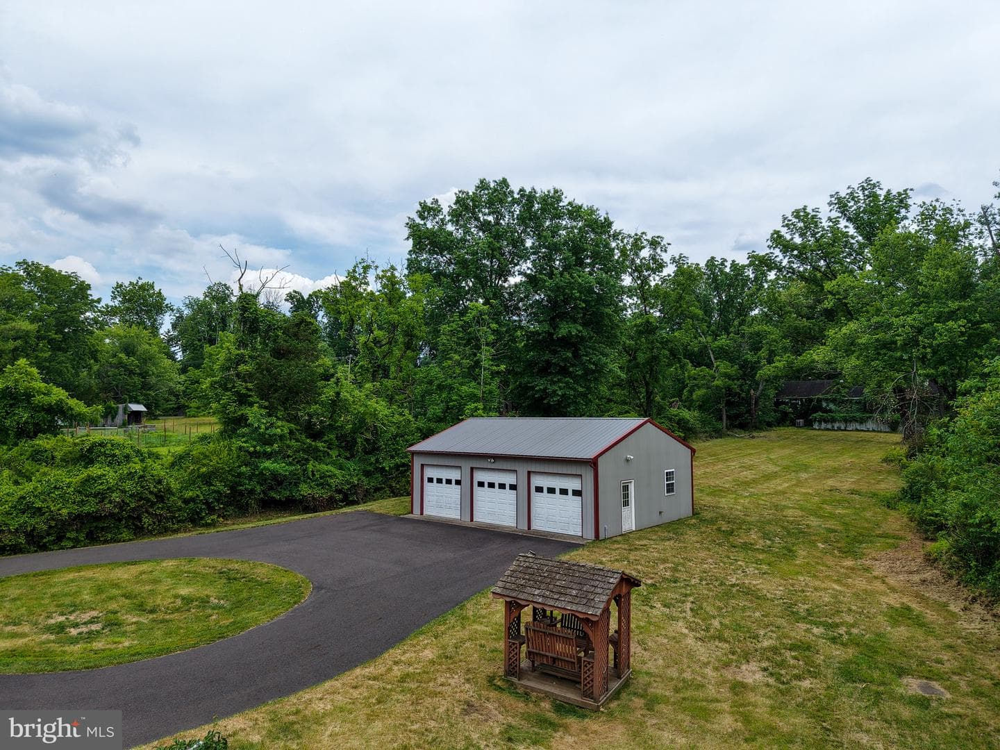 2015 Aquetong Road photo 13