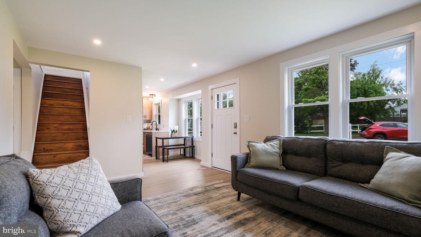 518 Avenue F photo 6