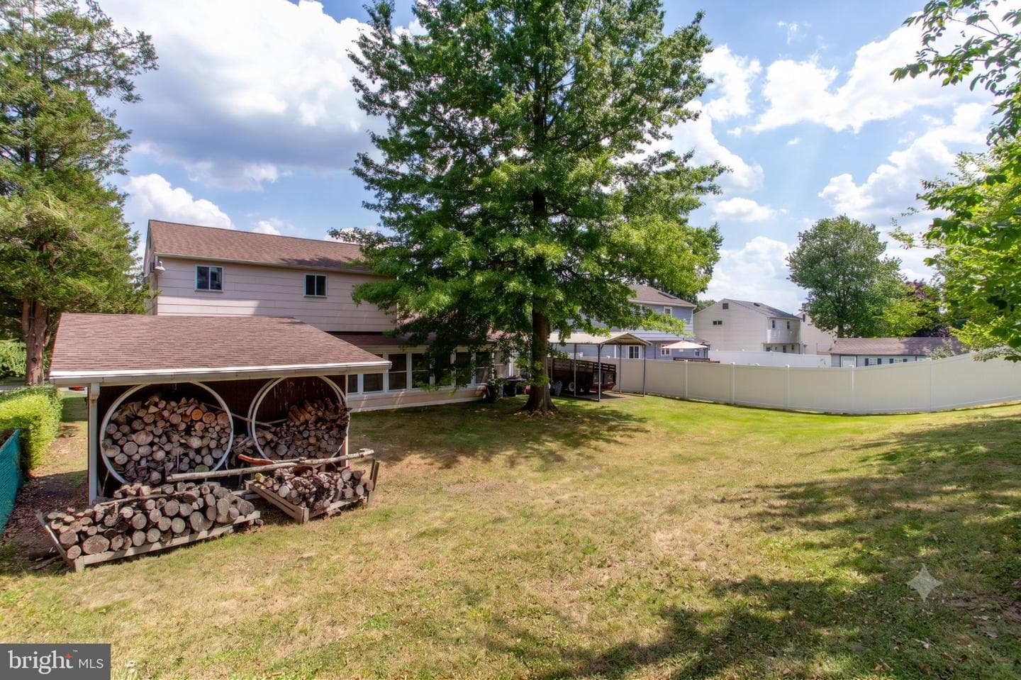 136 Wallace Drive photo 6