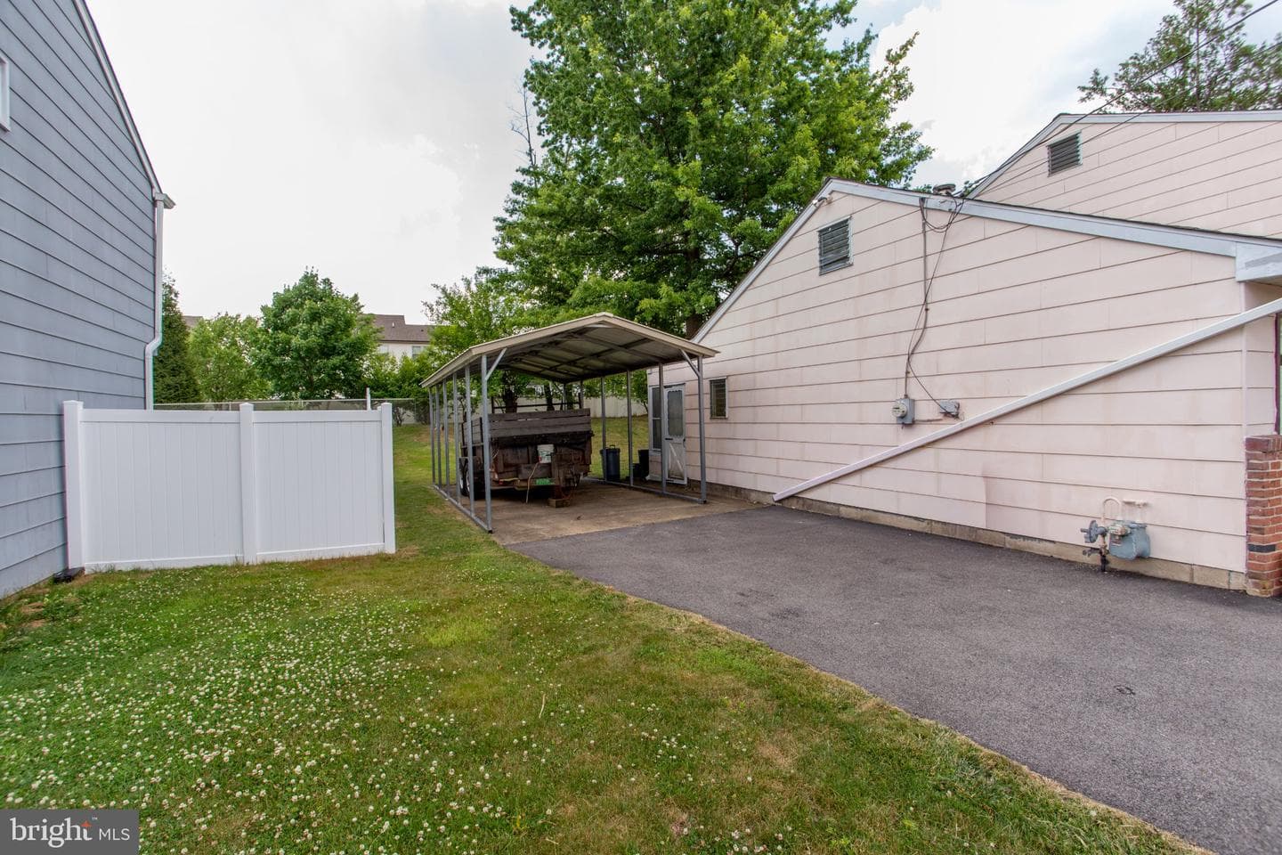 136 Wallace Drive photo 8