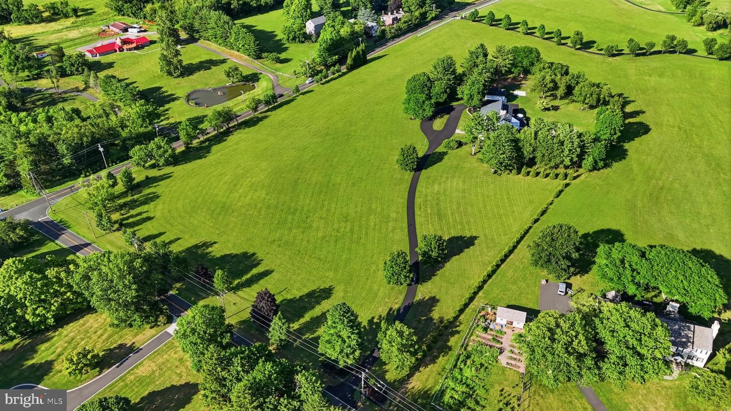 1088 Highland Road photo 98