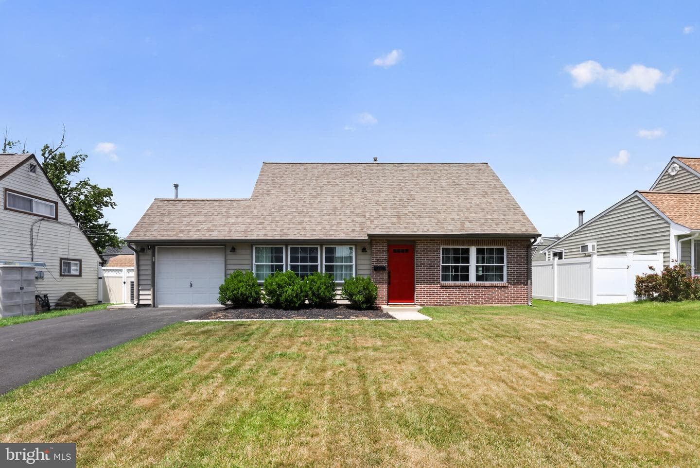 50 Middle Road, Levittown