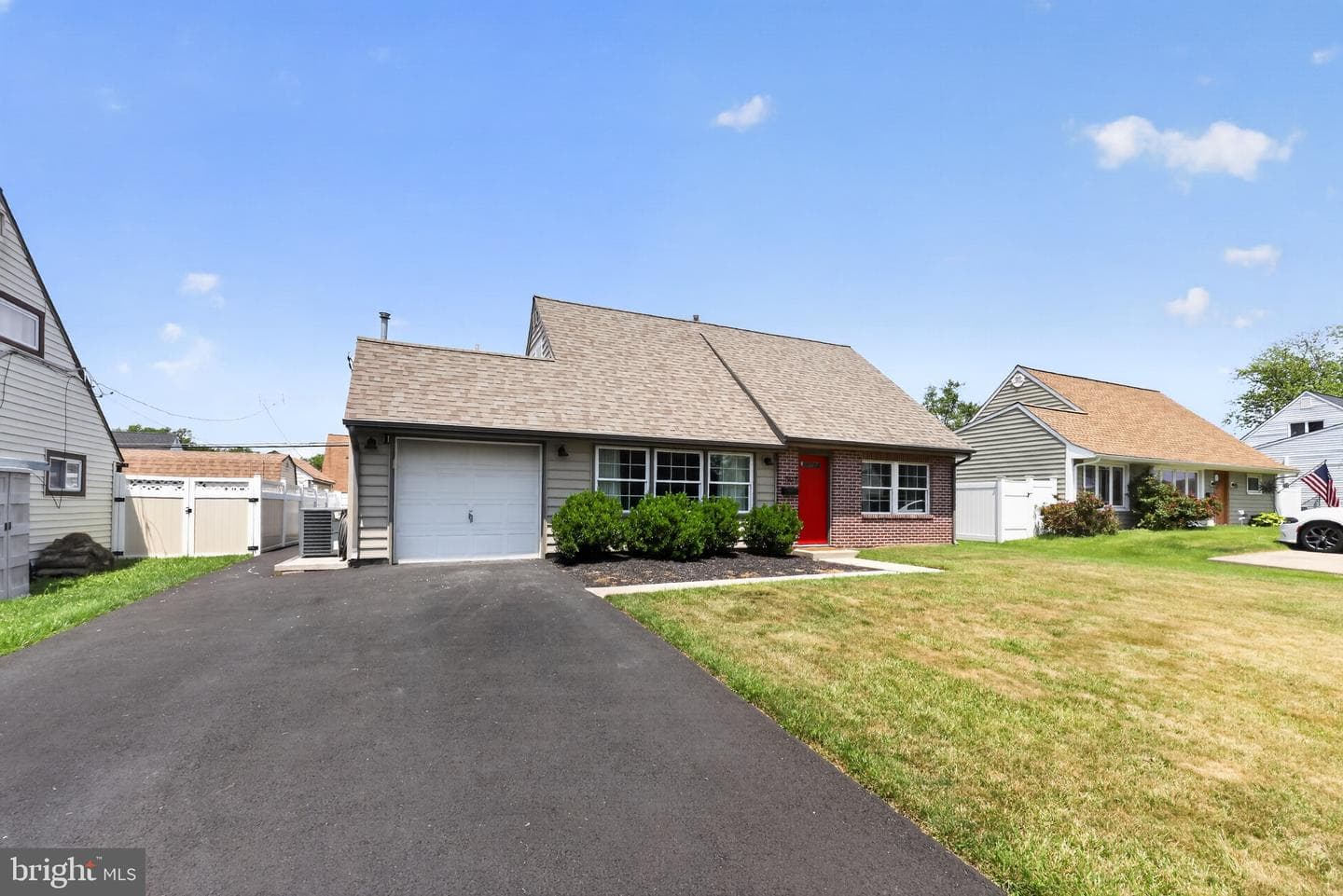 50 Middle Road, Levittown