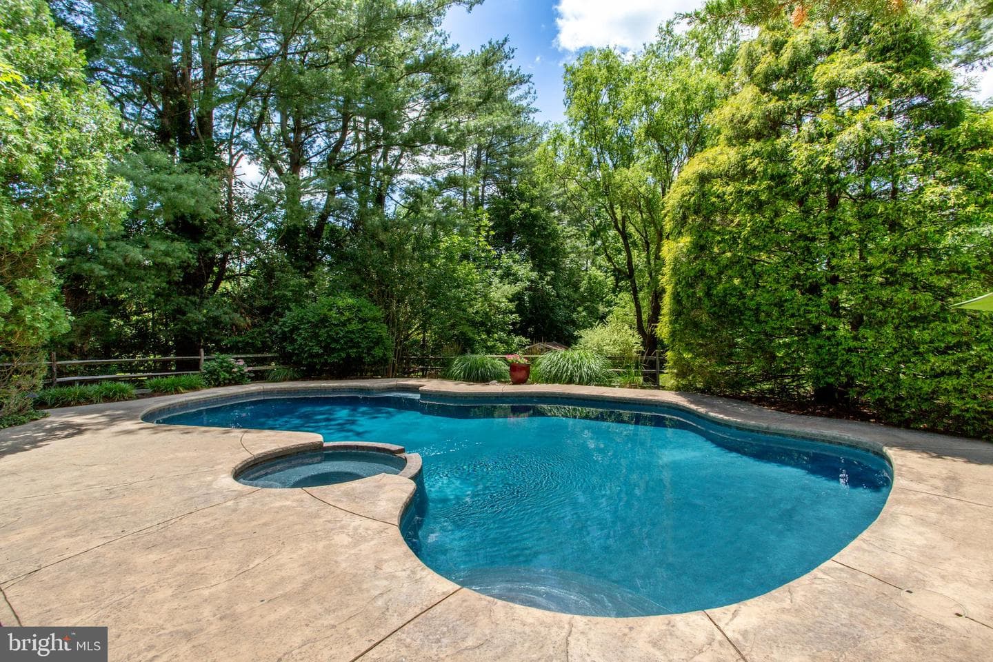 950 Camelot Road photo 86