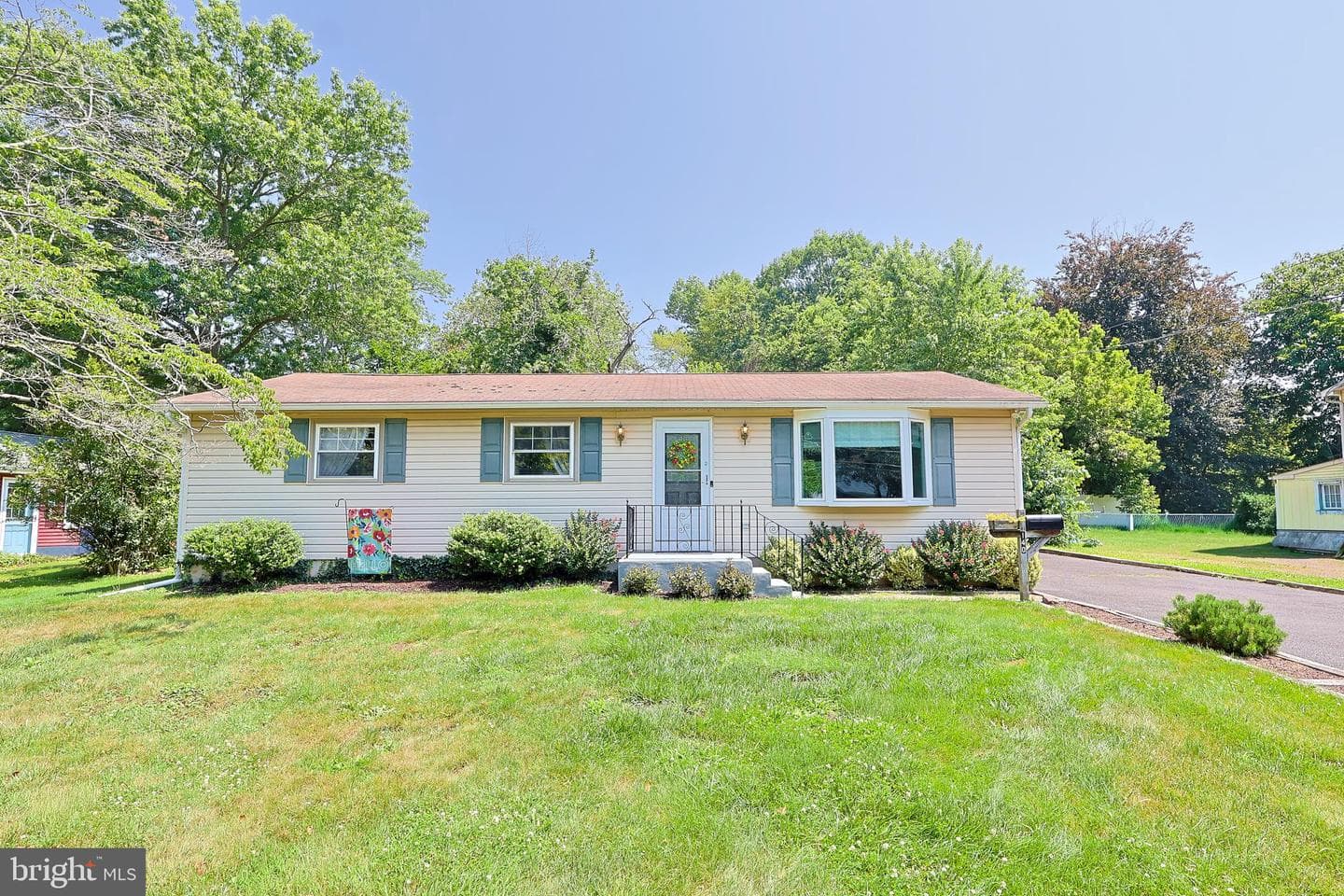 140 Longshore Avenue, Yardley