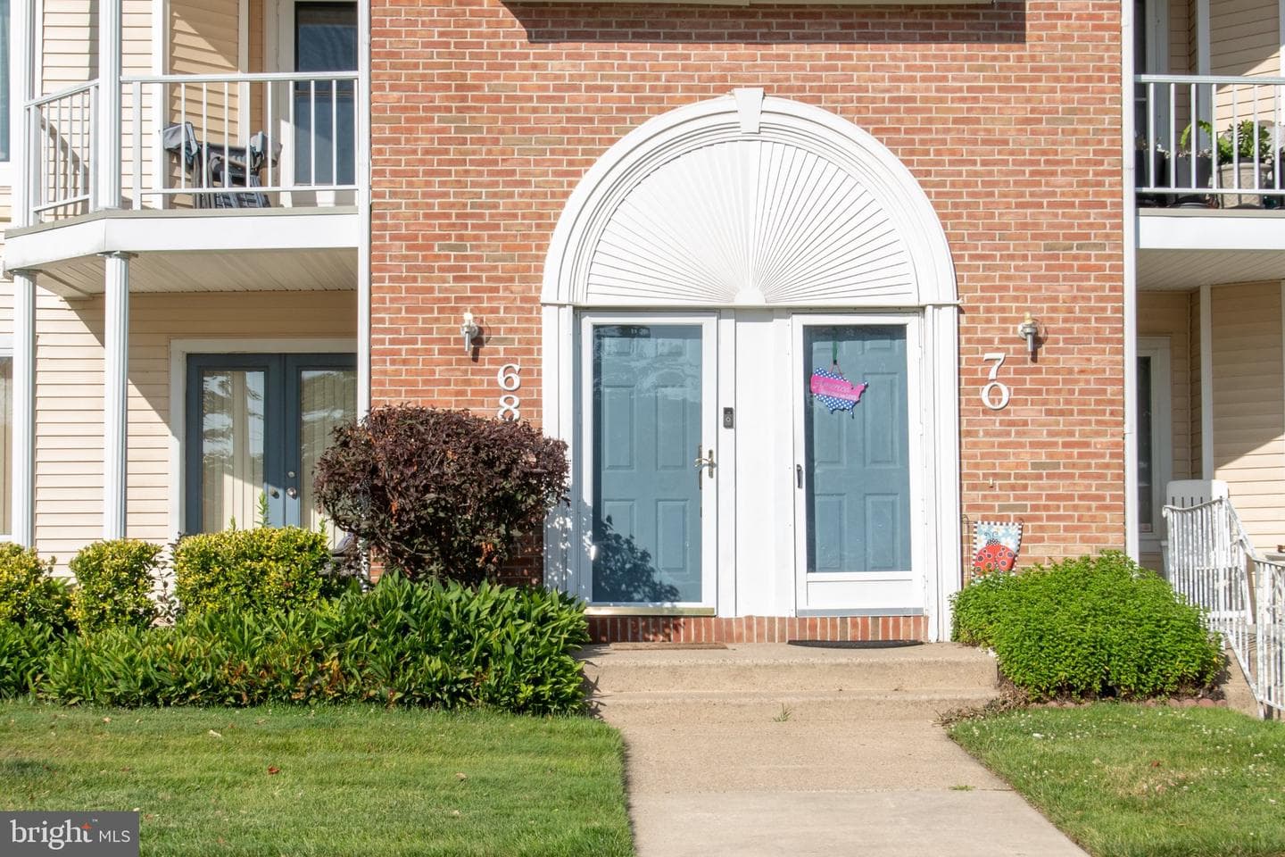 68 Catherine Court, Levittown